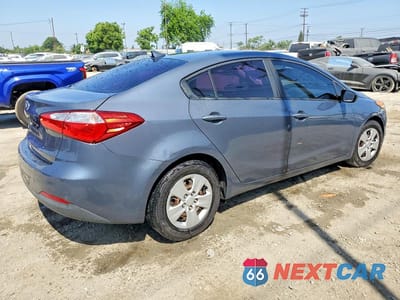 Trzecie zdjęcie samochodu z tyłu: 2016 KIA FORTE LX VIN:KNAFK4A65G5609240 - miniatura