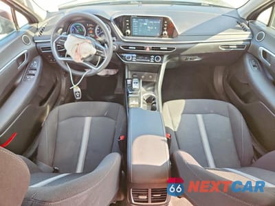 Zdjęcie 8 z 12 samochodu: 2021 HYUNDAI SONATA HYBRID BLUE VIN:KMHL24JJ4MA033214 - miniatura