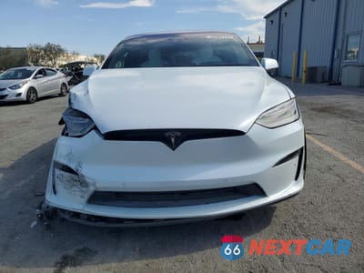 Piąte zdjęcie samochodu w środku: 2023 TESLA MODEL X VIN:7SAXCBE50PF374662 - miniatura