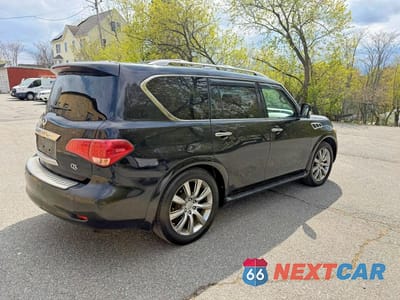Czwarte zdjęcie samochodu z boku: 2013 INFINITI QX56 BASE VIN:JN8AZ2NC5D9350142 - miniatura