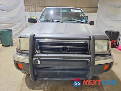 Piąte zdjęcie samochodu w środku: 1998 TOYOTA TACOMA XTRACAB VIN:4TAWN72N6WZ121810 - miniatura