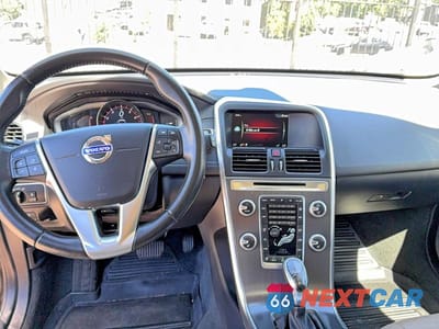 Zdjęcie 9 z 10 samochodu: 2016 VOLVO XC60 T5 PREMIER VIN:YV440MDK8G2853679 - miniatura