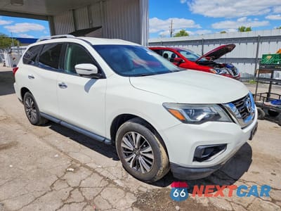 Czwarte zdjęcie samochodu z boku: 2017 NISSAN PATHFINDER SL VIN:5N1DR2MMXHC675425 - miniatura