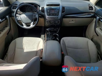 Zdjęcie 8 z 13 samochodu: 2015 KIA SORENTO LX VIN:5XYKTDA67FG615299 - miniatura