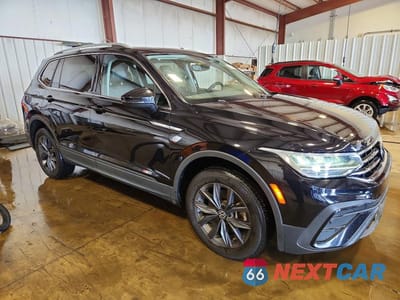 Czwarte zdjęcie samochodu z boku: 2022 VOLKSWAGEN TIGUAN SE VIN:3VV2B7AX7NM020310 - miniatura