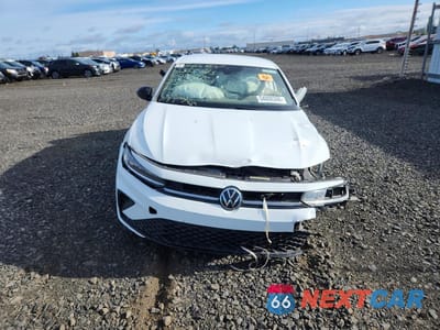 Piąte zdjęcie samochodu w środku: 2025 VOLKSWAGEN JETTA SPORT VIN:3VWBX7BU2SM058735 - miniatura