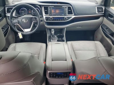 Zdjęcie 8 z 13 samochodu: 2016 TOYOTA HIGHLANDER LIMITED VIN:5TDDKRFH9GS243973 - miniatura