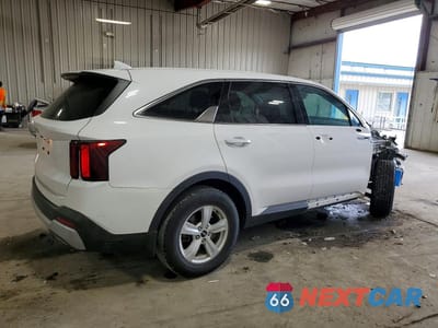 Trzecie zdjęcie samochodu z tyłu: 2025 KIA SORENTO LX VIN:5XYRG4JC6SG333948 - miniatura