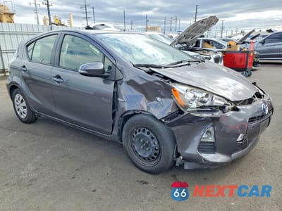 Czwarte zdjęcie samochodu z boku: 2014 TOYOTA PRIUS C THREE VIN:JTDKDTB38E1573803 - miniatura