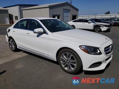 Czwarte zdjęcie samochodu z boku: 2015 MERCEDES-BENZ C 300 VIN:55SWF4JB0FU083518 - miniatura