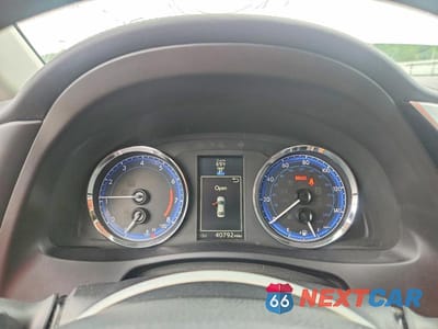 Zdjęcie 9 z 12 samochodu: 2017 TOYOTA COROLLA SE VIN:5YFBURHE4HP677944 - miniatura