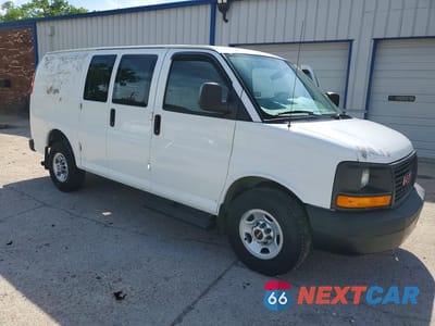 Czwarte zdjęcie samochodu z boku: 2015 GMC SAVANA G2500 VIN:1GTW7FCF5F1274984 - miniatura