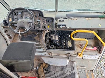 Zdjęcie 8 z 12 samochodu: 2014 FREIGHTLINER MT-55 VIN:4UZAC3DV6ECFL0612 - miniatura