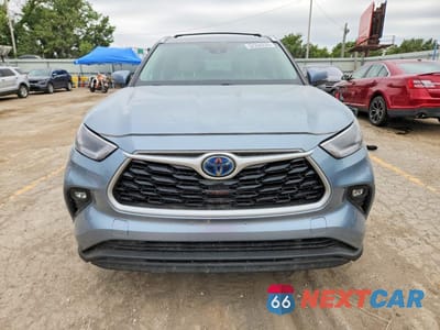Piąte zdjęcie samochodu w środku: 2021 TOYOTA HIGHLANDER HYBRID XLE VIN:5TDHBRCHXMS031035 - miniatura