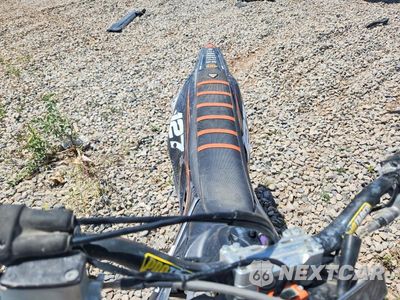 Piąte zdjęcie samochodu w środku: 2019 KTM 250 SX-F VIN:VBKSXK437KM104323 - miniatura