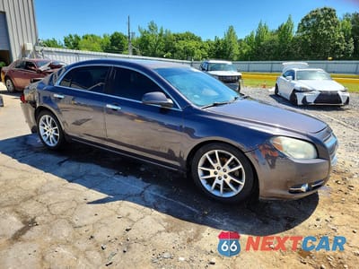 Czwarte zdjęcie samochodu z boku: 2010 CHEVROLET MALIBU LTZ VIN:1G1ZE5E06A4150678 - miniatura