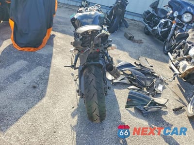 Czwarte zdjęcie samochodu z boku: 2016 KAWASAKI ZX636 E VIN:JKBZXJE1XGA020082 - miniatura