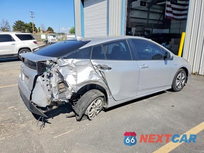 Trzecie zdjęcie samochodu z tyłu: 2017 TOYOTA PRIUS THREE VIN:JTDKARFU4H3049569 - miniatura