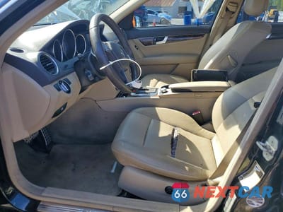 Zdjęcie 7 z 12 samochodu: 2012 MERCEDES-BENZ C 300 4MATIC VIN:WDDGF8BBXCR204711 - miniatura