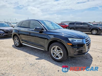 Czwarte zdjęcie samochodu z boku: 2019 AUDI Q5 PREMIUM VIN:WA1ANAFY5K2045705 - miniatura