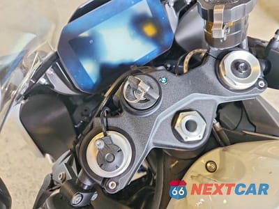 Zdjęcie 8 z 9 samochodu: 2024 BMW S 1000 RR VIN:WB10E6305R6K00458 - miniatura