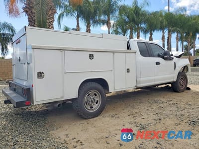 Trzecie zdjęcie samochodu z tyłu: 2022 FORD F350 SUPER DUTY VIN:1FD8X3E64NEE94642 - miniatura