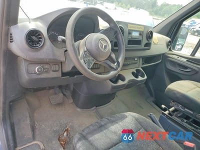 Zdjęcie 8 z 13 samochodu: 2019 MERCEDES BENZ SPRINTER 2500 DELIVERY VAN VIN:WD4PF1CDXKP138937 - miniatura