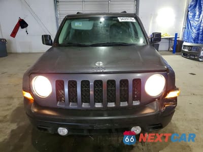 Piąte zdjęcie samochodu w środku: 2016 JEEP PATRIOT SPORT VIN:1C4NJPBAXGD811079 - miniatura