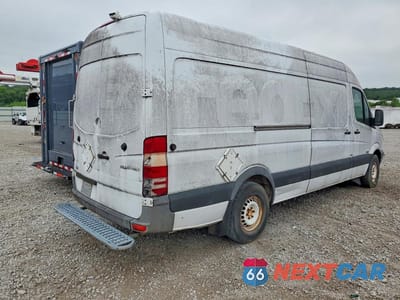 Trzecie zdjęcie samochodu z tyłu: 2012 MERCEDES BENZ SPRINTER 2500 DELIVERY VAN VIN:WD3PE8CB6C5693007 - miniatura