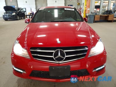 Piąte zdjęcie samochodu w środku: 2014 MERCEDES-BENZ C 250 VIN:WDDGF4HB6EA929580 - miniatura