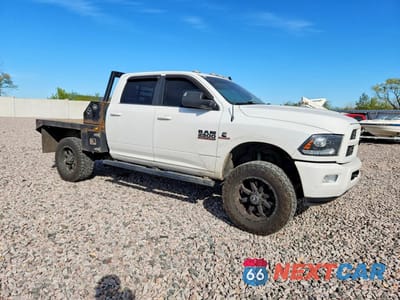 Czwarte zdjęcie samochodu z boku: 2017 RAM 2500 LARAMIE VIN:3C6UR5FL8HG716343 - miniatura