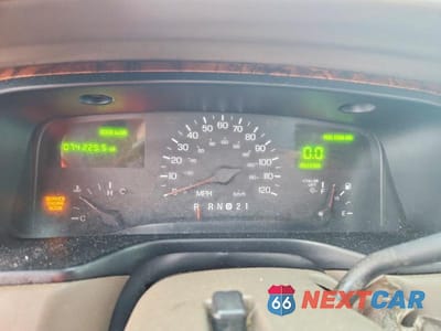 Zdjęcie 9 z 13 samochodu: 1999 LINCOLN TOWN CAR SIGNATURE VIN:1LNHM82W3XY683830 - miniatura