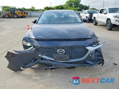 Piąte zdjęcie samochodu w środku: 2021 MAZDA 3 VIN:JM1BPAAL5M1322104 - miniatura