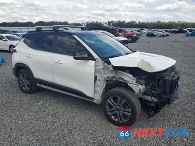 Czwarte zdjęcie samochodu z boku: 2021 KIA SELTOS S VIN:KNDEU2AA2M7205393 - miniatura