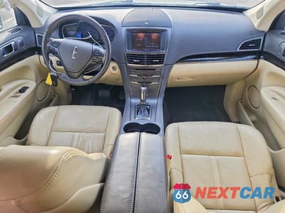 Zdjęcie 8 z 14 samochodu: 2013 LINCOLN MKT VIN:2LMHJ5AT5DBL56518 - miniatura