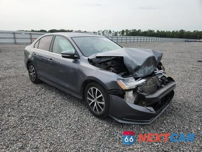 Czwarte zdjęcie samochodu z boku: 2017 VOLKSWAGEN JETTA SE VIN:3VWDB7AJ4HM331245 - miniatura