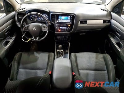 Zdjęcie 8 z 13 samochodu: 2017 MITSUBISHI OUTLANDER SE VIN:JA4AZ3A39HZ056542 - miniatura