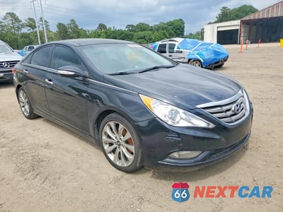 Czwarte zdjęcie samochodu z boku: 2013 HYUNDAI SONATA LIMITED 2.0T VIN:5NPEC4ABXDH504388 - miniatura