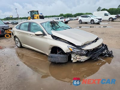 Czwarte zdjęcie samochodu z boku: 2018 HONDA ACCORD LX VIN:1HGCV1F11JA162401 - miniatura