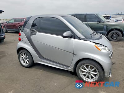 Czwarte zdjęcie samochodu z boku: 2014 SMART FORTWO VIN:WMEEJ9AA4EK787658 - miniatura