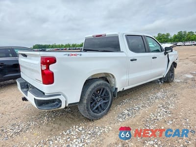 Trzecie zdjęcie samochodu z tyłu: 2025 CHEVROLET SILVERADO K1500 CUSTOM VIN:1GCPKBEK5SZ138579 - miniatura