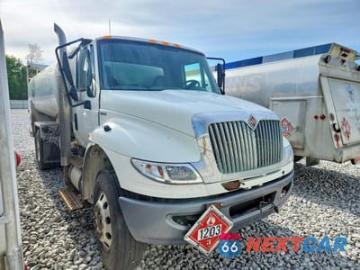 2011 INTERNATIONAL 4400 FUEL / LUBE TRUCK 1HTMKAAN5BH330476 - główne zdjęcie licytacji z USA - miniatura