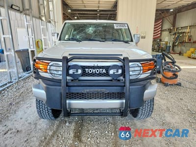 Piąte zdjęcie samochodu w środku: 2010 TOYOTA FJ CRUISER BASE VIN:JTEBU4BFXAK075523 - miniatura