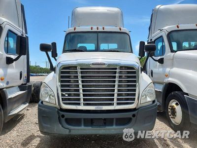 Zdjęcie 9 z 10 samochodu: 2016 FREIGHTLINER CASCADIA 125 SEMI TRUCK VIN:1FUBGEDV4GLHC5656 - miniatura