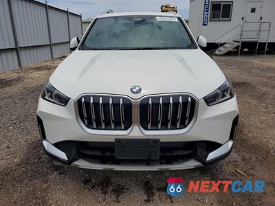 Piąte zdjęcie samochodu w środku: 2025 BMW X1 XDRIVE28I VIN:WBX73EF09S5243941 - miniatura