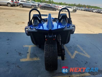 Czwarte zdjęcie samochodu z boku: 2023 POLARIS SLINGSHOT SL VIN:57XAAPGD7P8157787 - miniatura