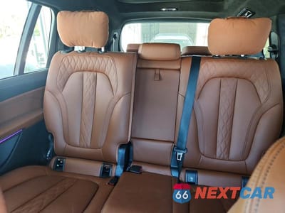 Zdjęcie 10 z 13 samochodu: 2024 BMW X7 M60I VIN:5UX33EM03R9U74947 - miniatura
