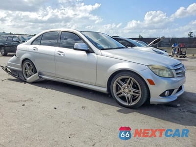 Czwarte zdjęcie samochodu z boku: 2009 MERCEDES-BENZ C 300 VIN:WDDGF54X09R078455 - miniatura