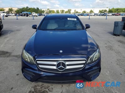 Piąte zdjęcie samochodu w środku: 2017 MERCEDES-BENZ E 300 VIN:WDDZF4JB2HA042694 - miniatura