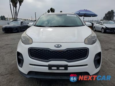 Piąte zdjęcie samochodu w środku: 2017 KIA SPORTAGE LX VIN:KNDPM3AC8H7123156 - miniatura